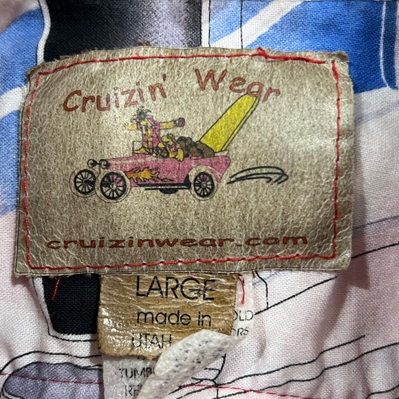 Mens button up red with cars - Picture 3 of 3